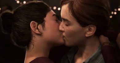 Dina and Ellie kissing in The Last of Us Part II