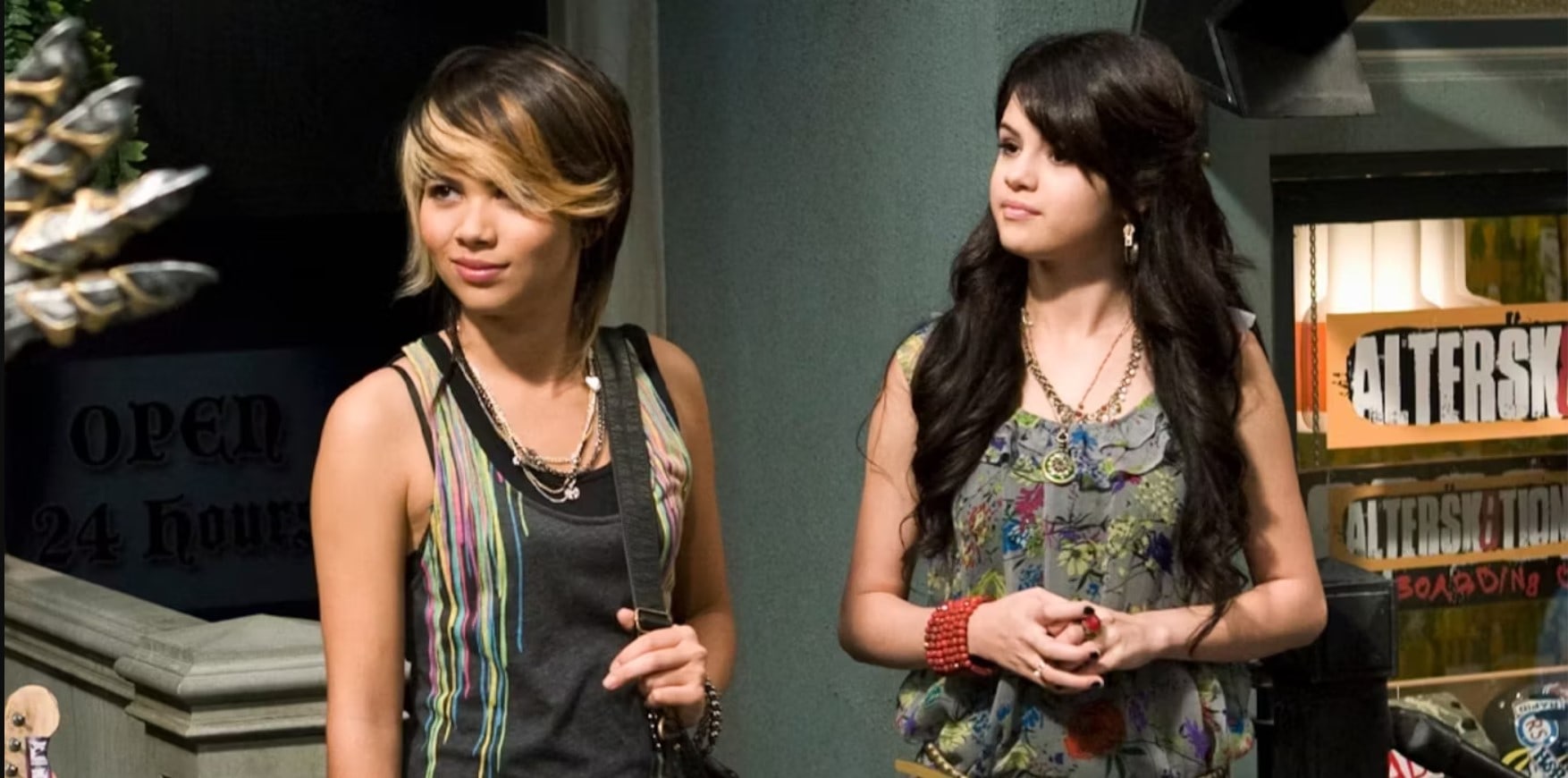 Stevie (left) and Alex (right) in Wizards of Waverly Place