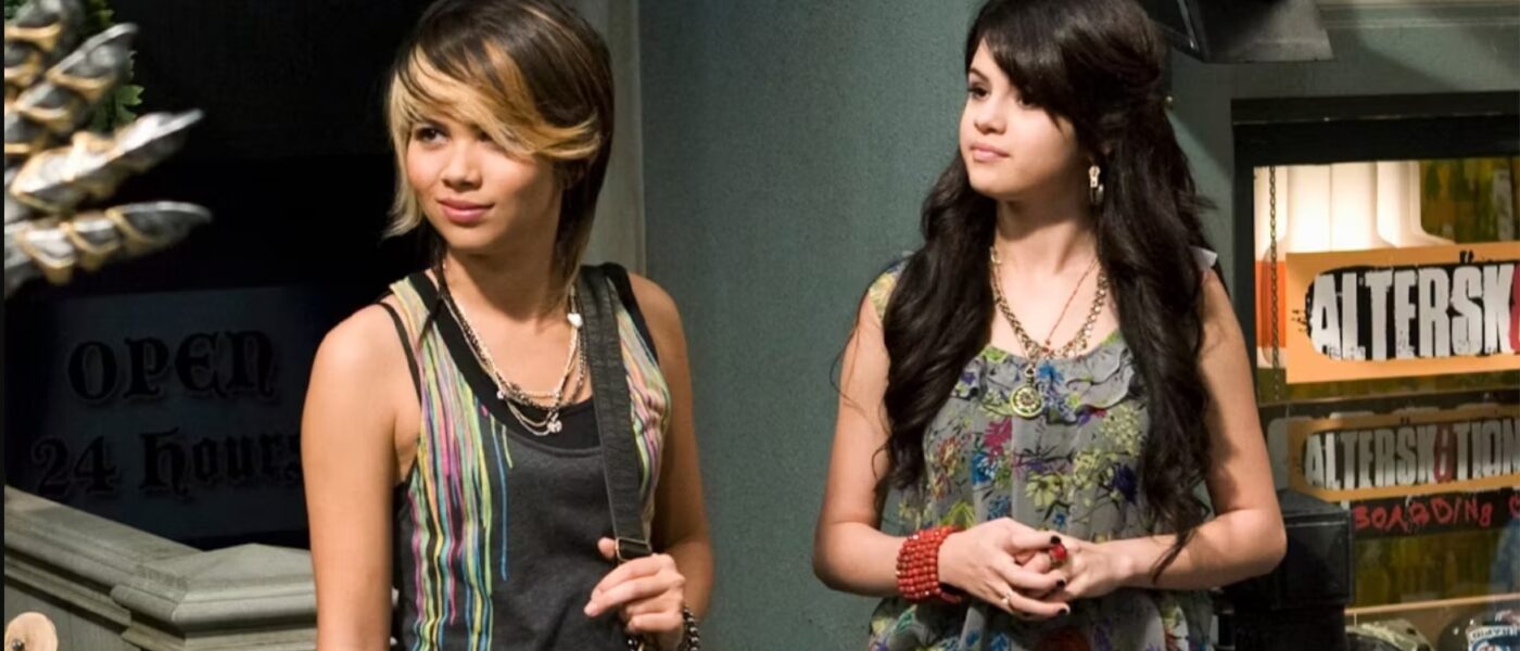 Stevie (left) and Alex (right) in Wizards of Waverly Place